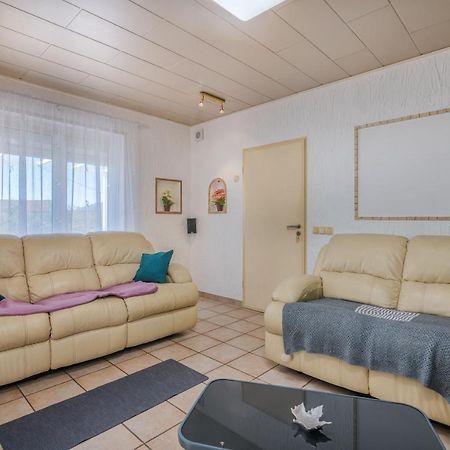 Holiday Home Nika Linardići Eksteriør billede