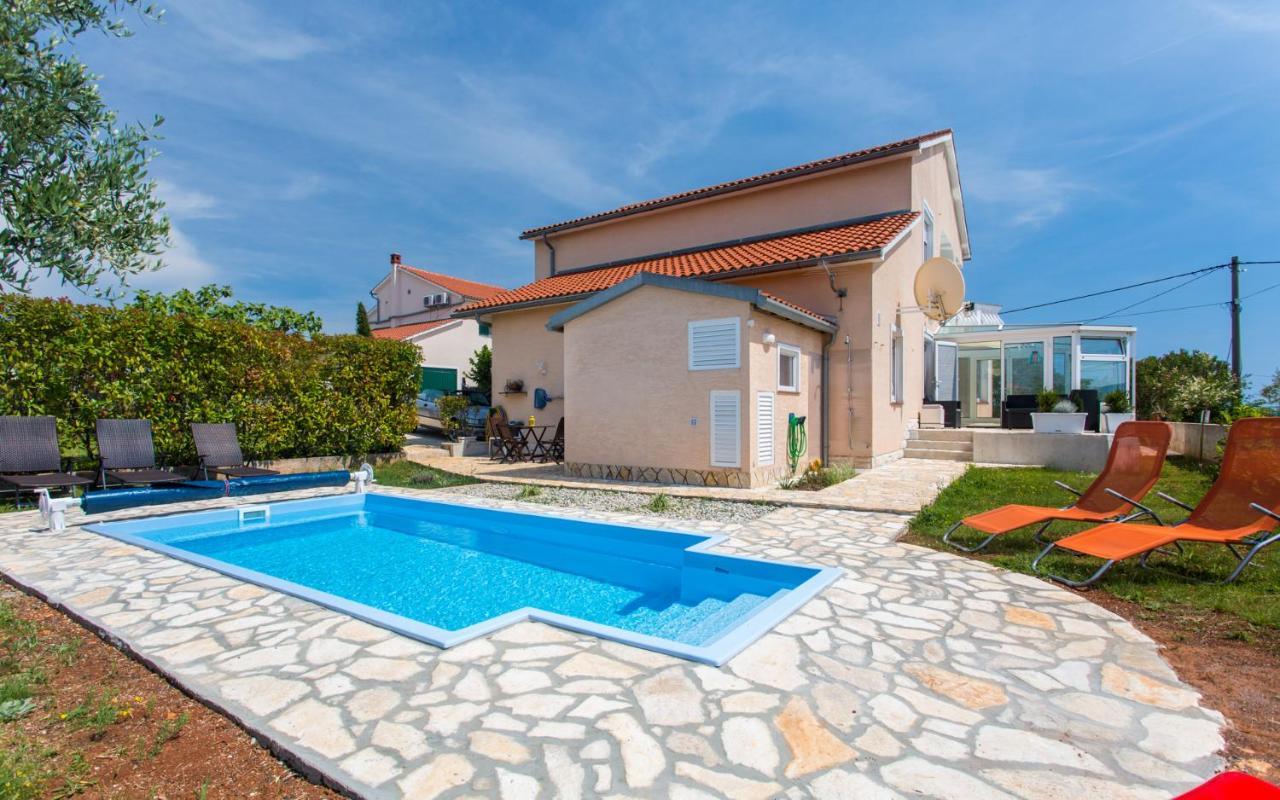 Holiday Home Nika Linardići Eksteriør billede