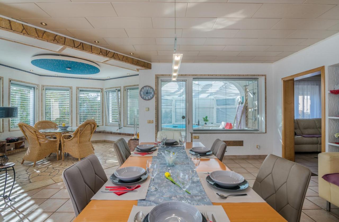 Holiday Home Nika Linardići Eksteriør billede