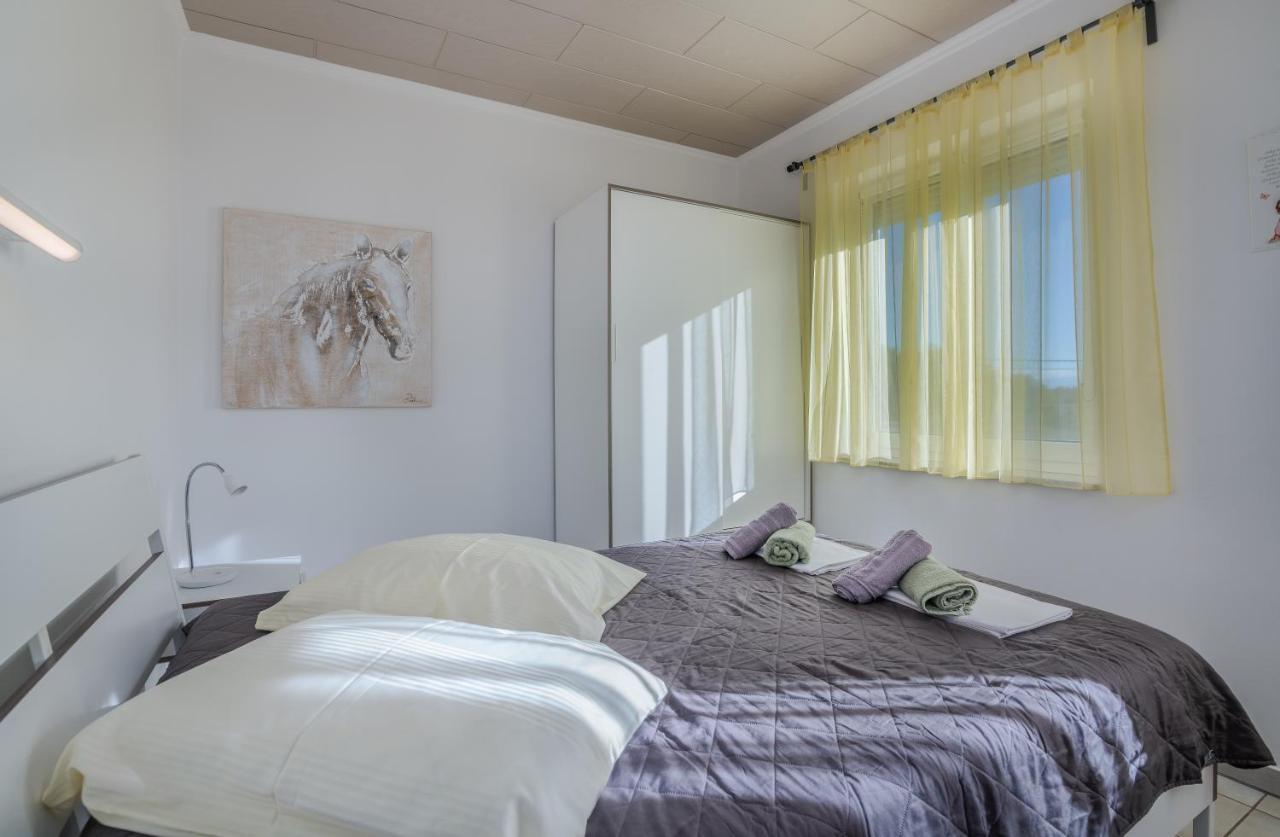 Holiday Home Nika Linardići Eksteriør billede