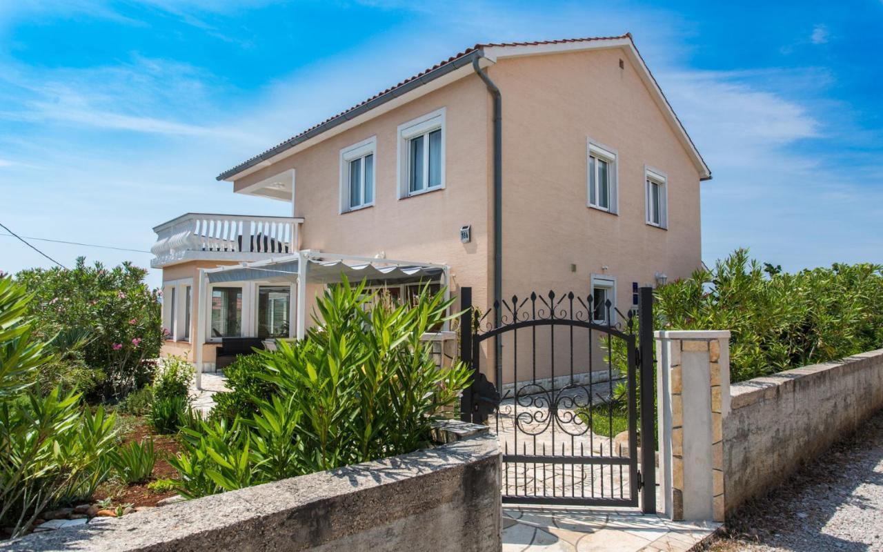 Holiday Home Nika Linardići Eksteriør billede