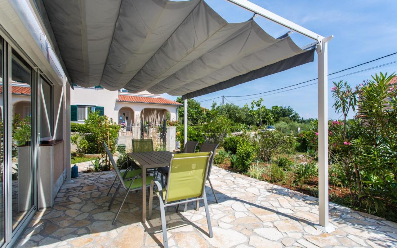 Holiday Home Nika Linardići Eksteriør billede